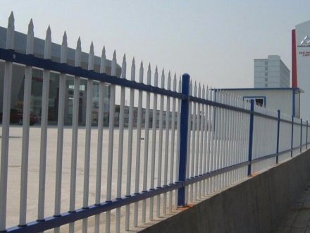 雙橫梁鋅鋼護(hù)欄定制廠家