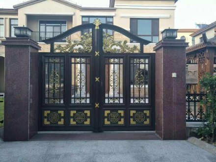 庭院鋁藝大門廠家需以市場(chǎng)導(dǎo)向才能中涅槃重生