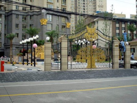 山東鐵藝大門引領(lǐng)家居時尚